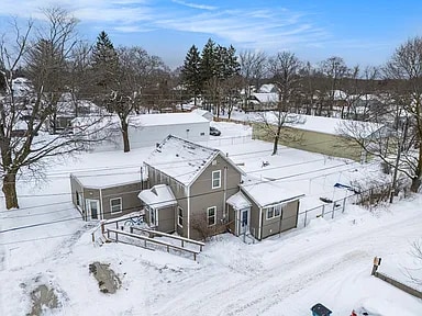 104 E Broadway Ave, Unit Apartment 1 in Scottville, MI - Building Photo - Building Photo
