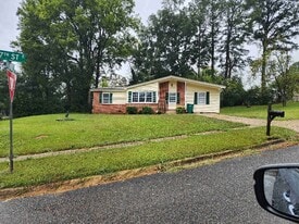 5537 17th St E in Tuscaloosa, AL - Building Photo