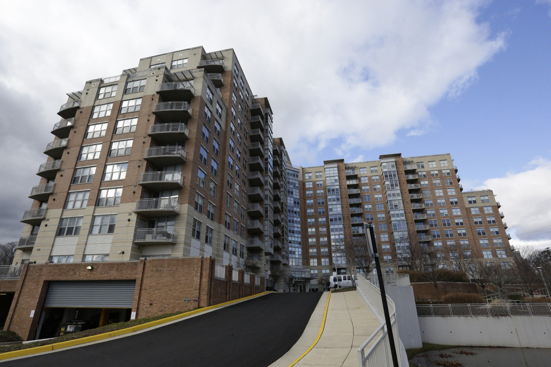 Carlton House @ Reston Town Center in Reston, VA - Building Photo