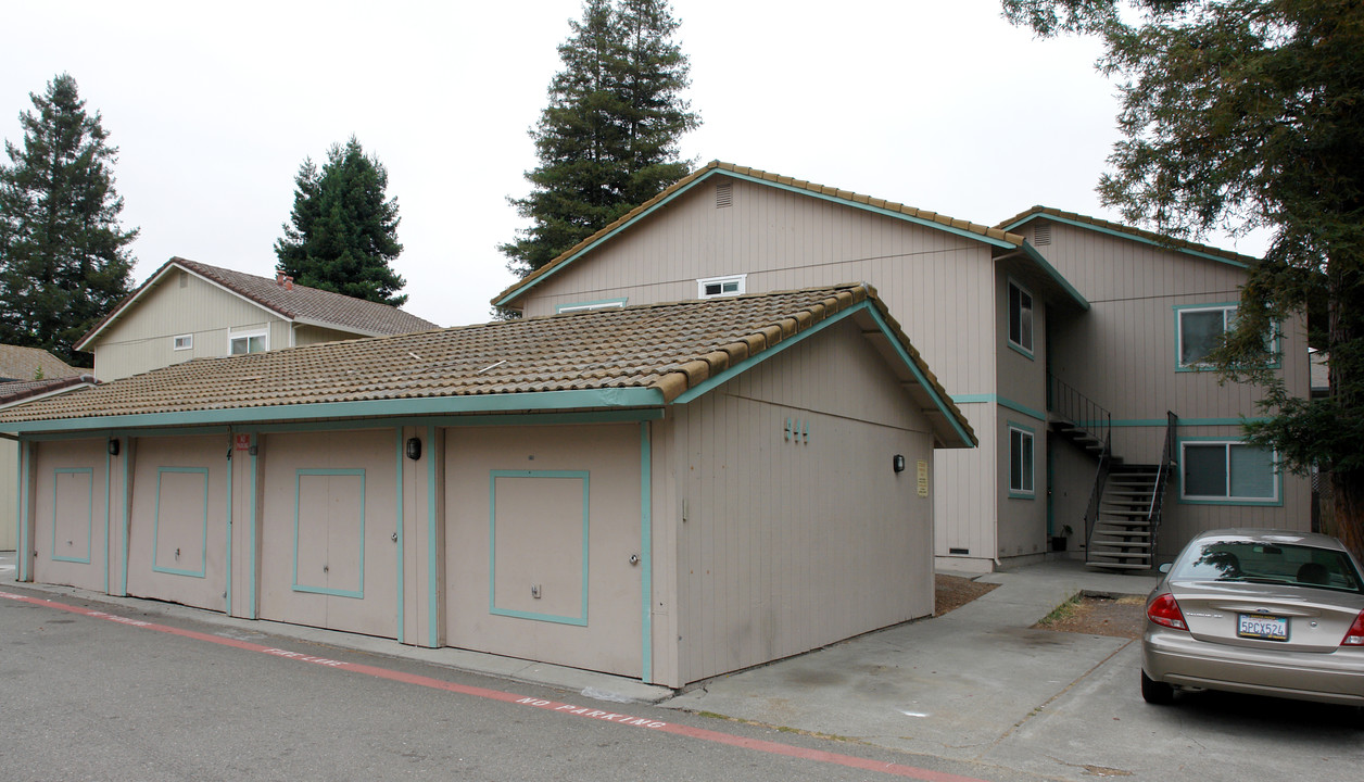 944 Civic Center Dr in Rohnert Park, CA - Building Photo