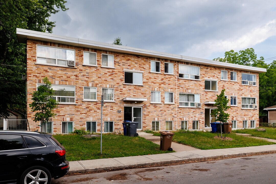 573 2E Rue in Laval, QC - Building Photo