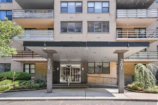 201 St Pauls Ave, Unit 4P in Jersey City, NJ - Building Photo