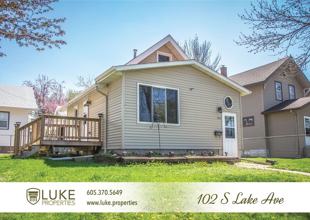 102 S Lake Ave in Sioux Falls, SD - Building Photo