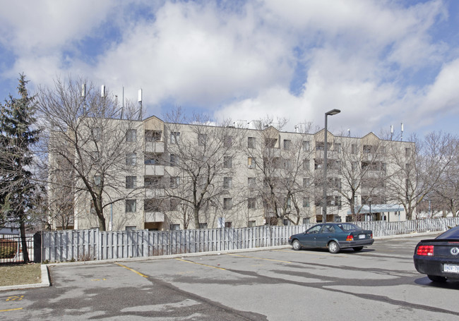 Westwood Place in Mississauga, ON - Building Photo - Building Photo