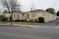 10901 S Freeman Ave in Inglewood, CA - Foto de edificio - Building Photo