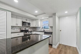 7050 Sunset Dr S, Unit 605 in South Pasadena, FL - Building Photo - Building Photo