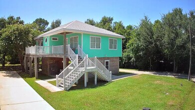 111 Eleanor Ave in Pass Christian, MS - Building Photo - Building Photo