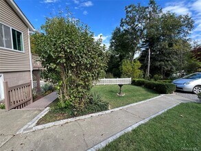 2 Avon Rd in Lake Peekskill, NY - Building Photo - Building Photo