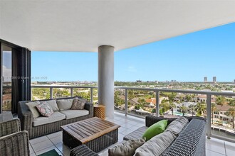 3598 Yacht Club Dr in Aventura, FL - Building Photo - Building Photo