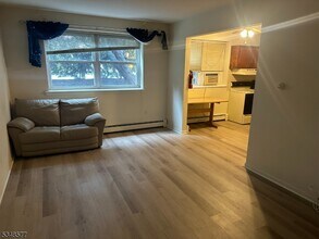 191 N Beverwyck Rd in Parsippany Troy Hills, NJ - Building Photo - Building Photo