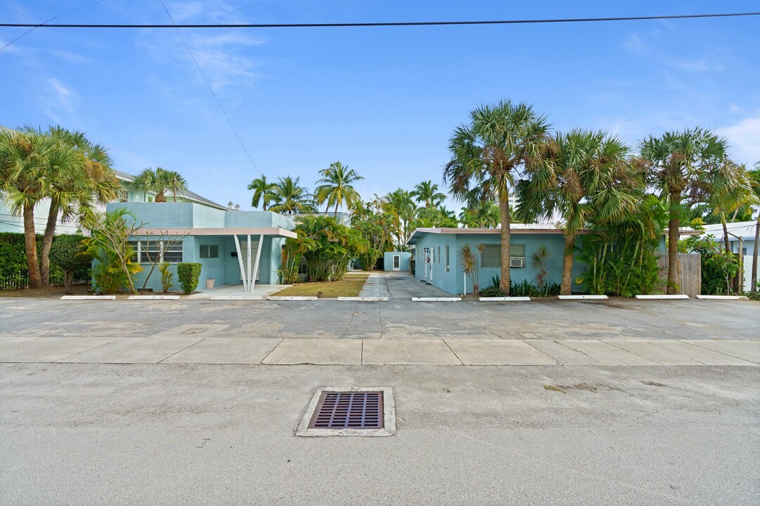 139 & 143 SE 7th Avenue in Delray Beach, FL - Building Photo