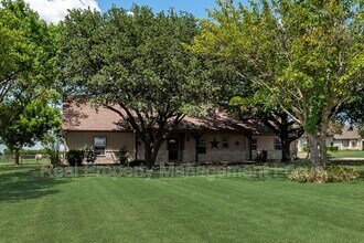 1255 Vineyard Rd in Gunter, TX - Building Photo - Building Photo