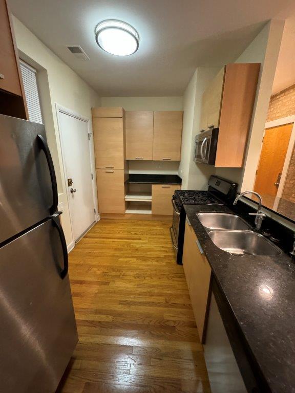 1330 W Estes Ave, Unit 1N in Chicago, IL - Building Photo - Building Photo