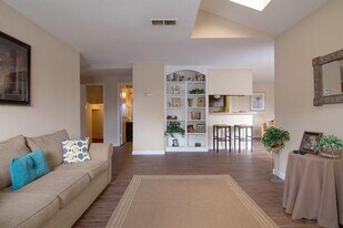 4800 Lamonte Ln, Unit Unit #1704B in Houston, TX - Building Photo