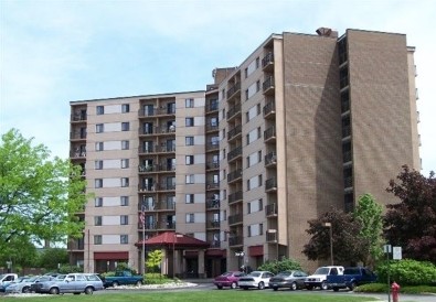 Maplewood Manor in Bay City, MI - Building Photo