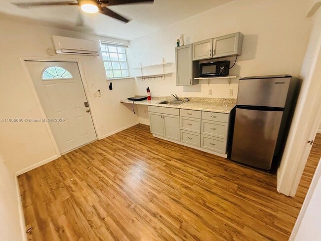 6690 Miramar Pkwy in Miramar, FL - Building Photo - Building Photo