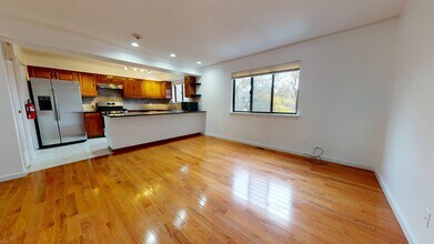 602 Sanderling Ct in Secaucus, NJ - Building Photo - Building Photo