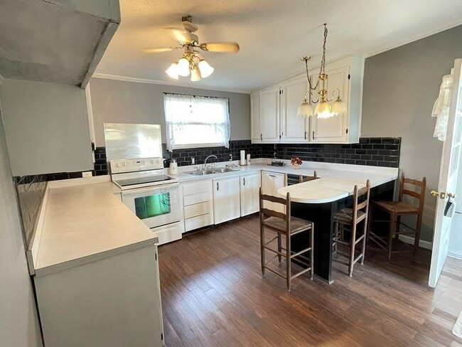 314 W Station St in Mount Olive, NC - Building Photo - Building Photo