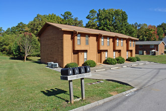 10425 Victoria Dr in Knoxville, TN - Foto de edificio - Building Photo