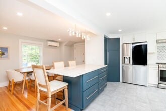 30 Ithaca Cir in Newton, MA - Building Photo - Building Photo