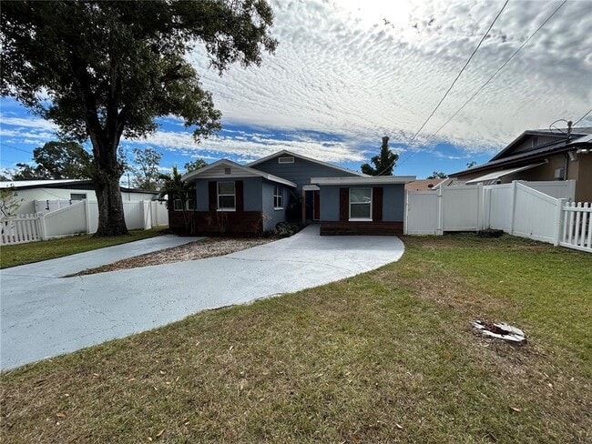 2108 W Powhatan Ave in Tampa, FL - Building Photo - Building Photo