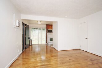 2305 N Berkshire Rd in Charlottesville, VA - Building Photo - Building Photo