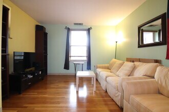 96 Gainsborough St, Unit #106W in Boston, MA - Foto de edificio - Building Photo