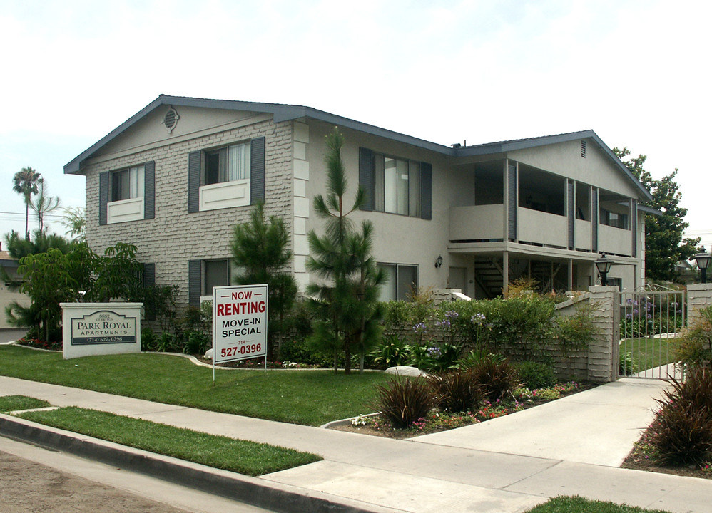 Park Royal Apartments in Stanton, CA - Foto de edificio