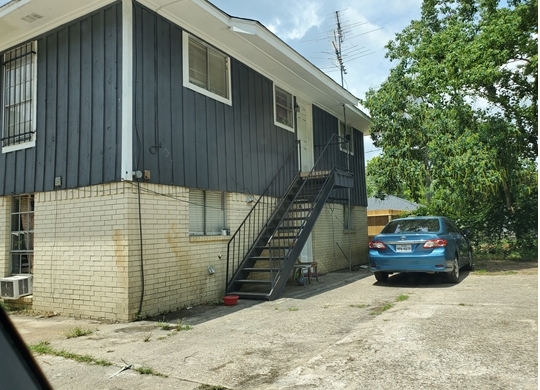 1303 S 2nd St in Conroe, TX - Building Photo