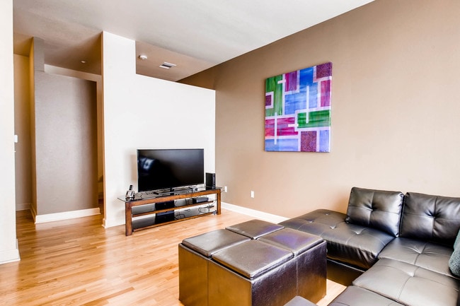 5677 S Park Pl, Unit A304 in Greenwood Village, CO - Foto de edificio - Building Photo