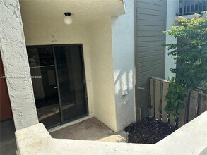 5595 Courtyard Dr in Margate, FL - Building Photo - Building Photo