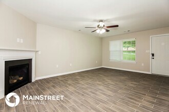 544 River View Dr in Lowell, NC - Foto de edificio - Building Photo