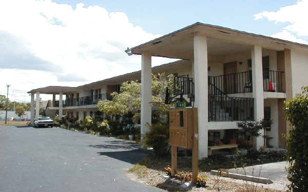 1743 2nd Ave N in Lake Worth, FL - Foto de edificio - Building Photo