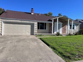 7417 East Pkwy in Sacramento, CA - Building Photo