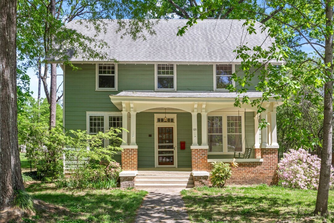121 E Cedar Ave in Wake Forest, NC - Building Photo