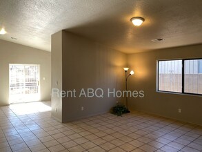 11000 Lipizzan Ave SW in Albuquerque, NM - Building Photo - Building Photo