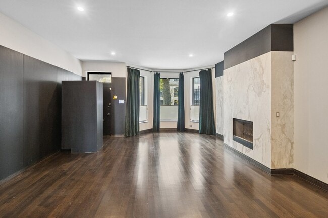 44 E Cedar St in Chicago, IL - Building Photo - Building Photo