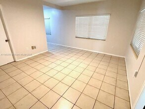 828 Salzedo St in Coral Gables, FL - Foto de edificio - Building Photo