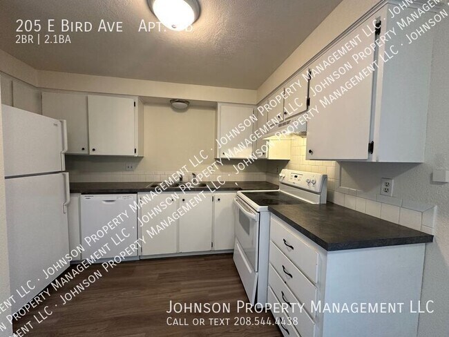 205 E Bird Ave in Nampa, ID - Building Photo - Building Photo
