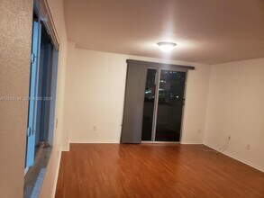 36 NW 6th Ave, Unit 906 in Miami, FL - Foto de edificio - Building Photo
