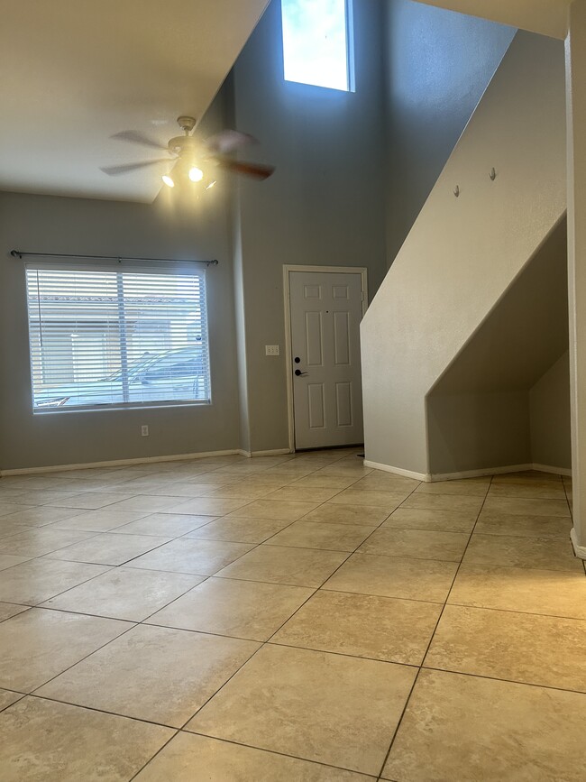 85 Falcon Feather Way in Henderson, NV - Foto de edificio - Building Photo