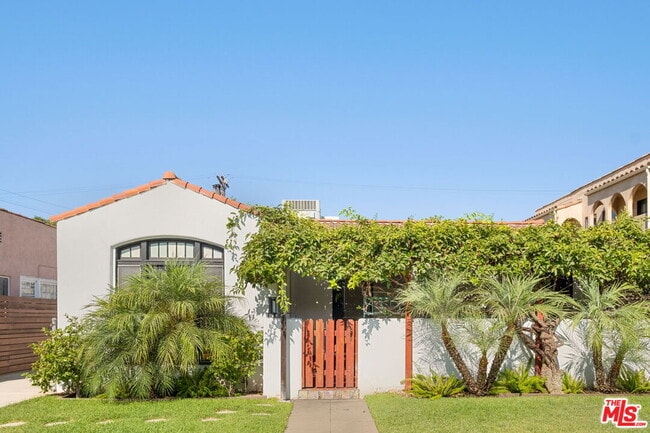 813 N Orange Grove Ave in Los Angeles, CA - Building Photo - Building Photo