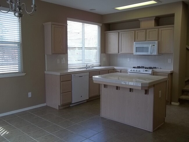 623 W Milano Ln in Clovis, CA - Foto de edificio - Building Photo