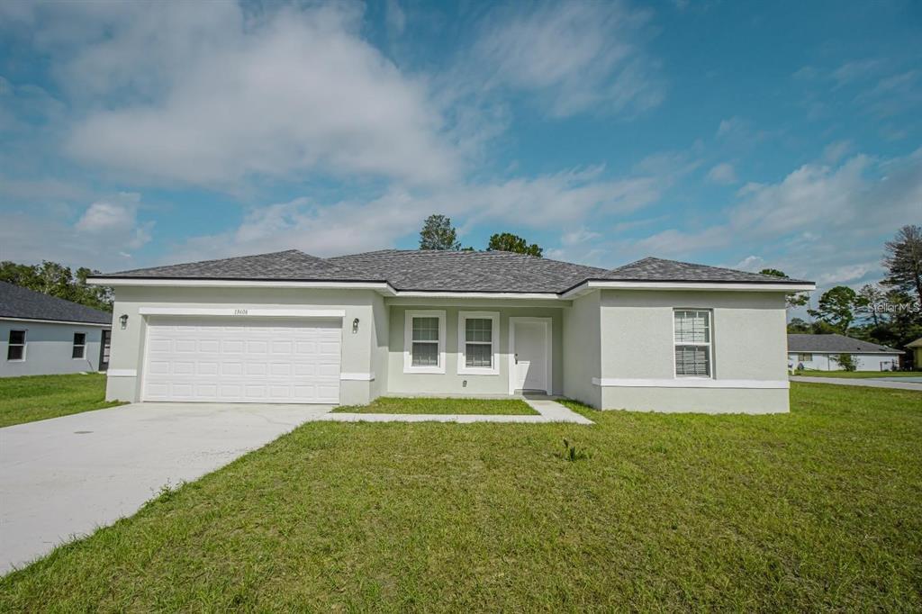 10923 N Robert Dean Way in Citrus Springs, FL - Foto de edificio