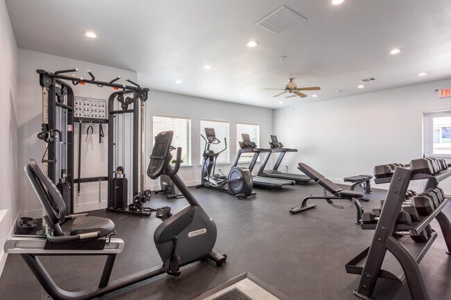 Dante Apartments in Fresno, CA - Building Photo - Interior Photo