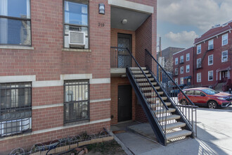 219 Berry St in Brooklyn, NY - Building Photo - Building Photo