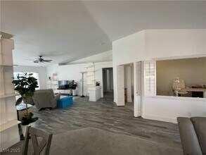 1393 W Glassy Pond Ave in Las Vegas, NV - Building Photo - Building Photo