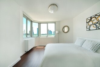 401 E 34th St in New York, NY - Building Photo - Building Photo
