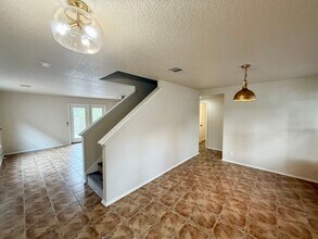 10611 Medio Creek in San Antonio, TX - Building Photo - Building Photo