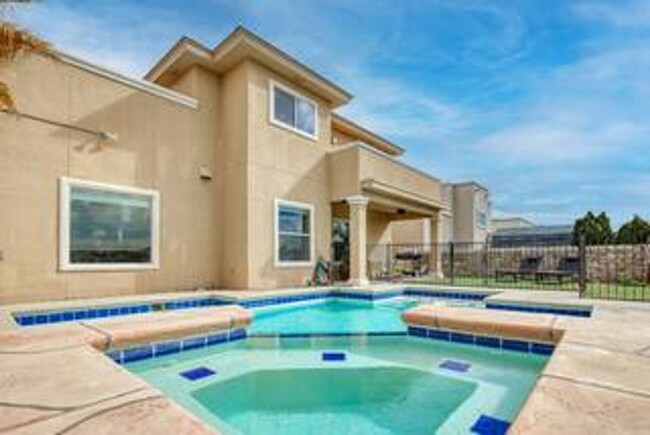 1612 Villa Del Sol St in El Paso, TX - Building Photo - Building Photo